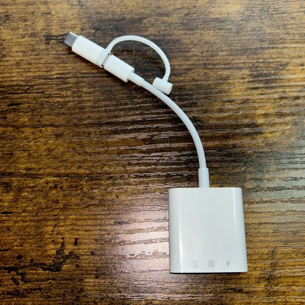 USB and USB-C adapter for SIM cards and SD cards
